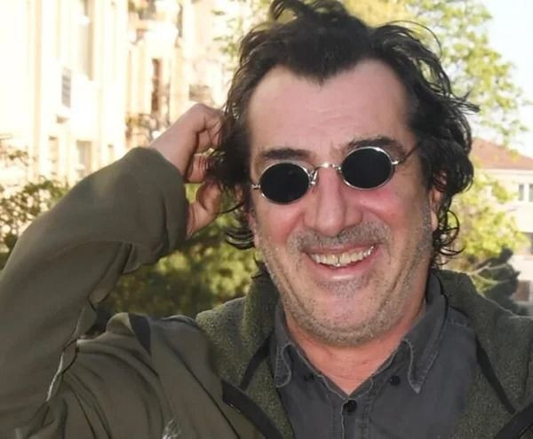 Ayna’nın solisti Erhan Güleryüz yıllar sonra gözlüksüz görüntülendi! İşte son hali - Resim: 6