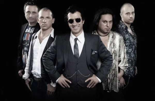 Ayna’nın solisti Erhan Güleryüz yıllar sonra gözlüksüz görüntülendi! İşte son hali - Resim: 1