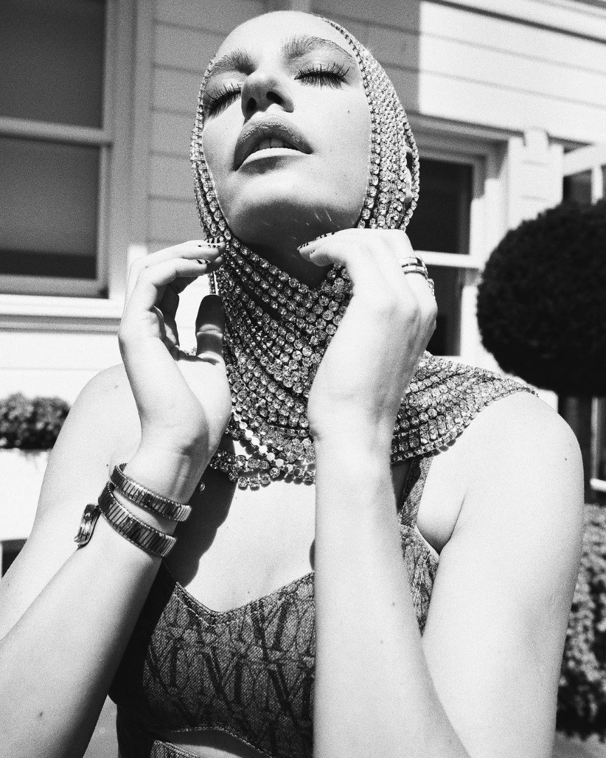 Serenay Sarıkaya, aksesuarı ile alay konusu olunca, Danla Biliç gönderme yaptı: Boşver Serenay anlayamazlar - Resim: 9