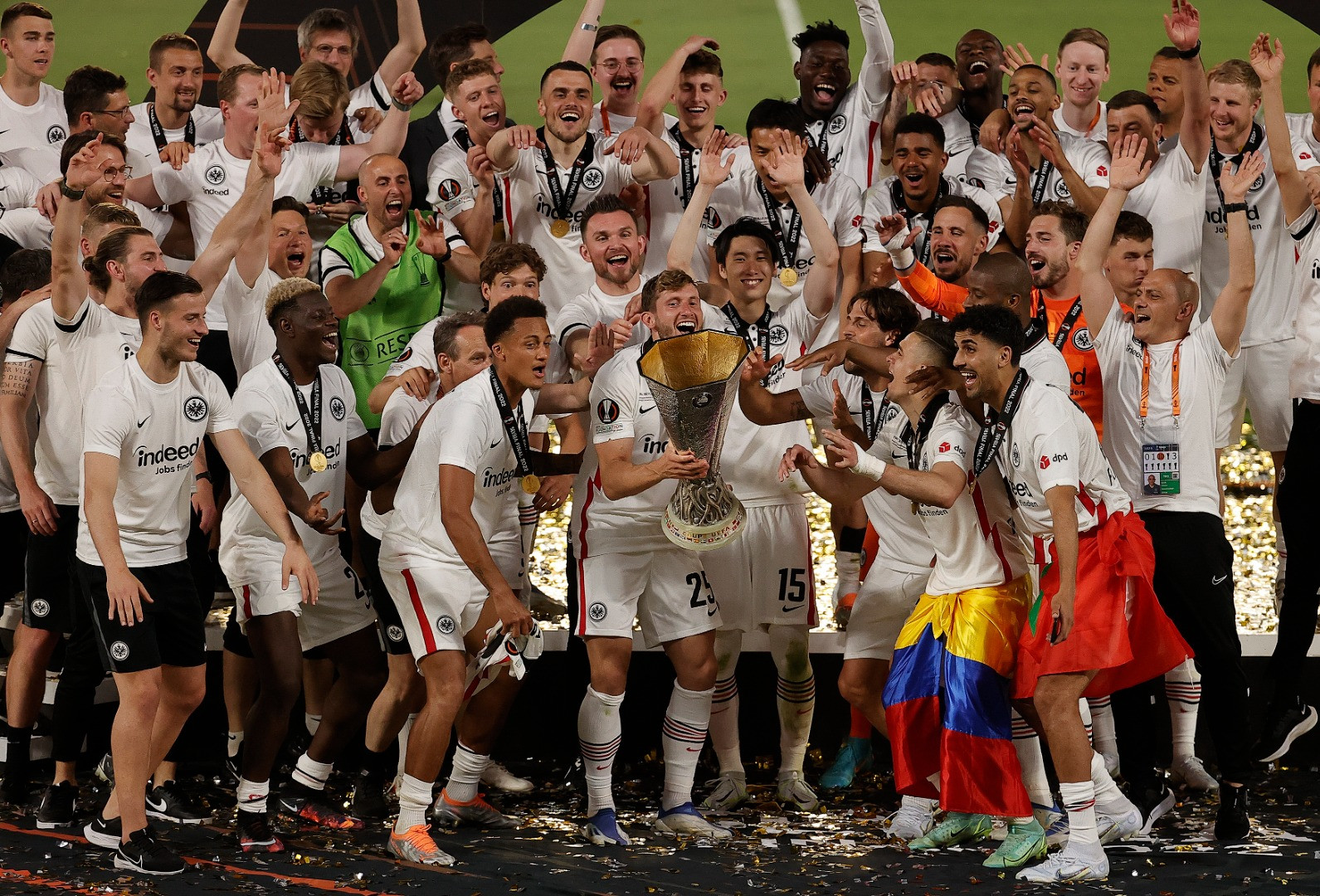 İşte UEFA Avrupa Ligi 2021-2022 sezonu şampiyonu E. Frankfurt'un kupa töreni - Resim: 13