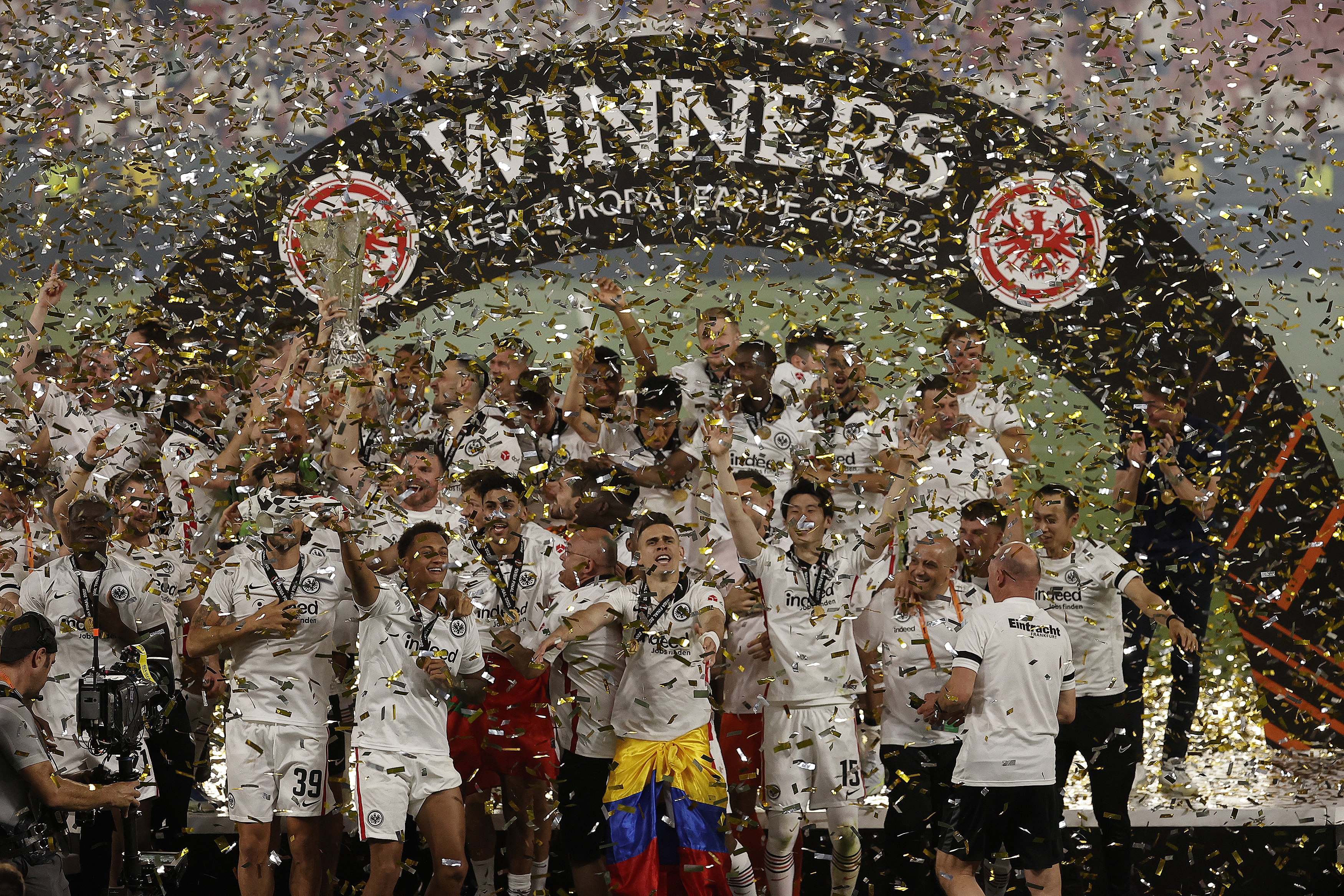 İşte UEFA Avrupa Ligi 2021-2022 sezonu şampiyonu E. Frankfurt'un kupa töreni - Resim: 10