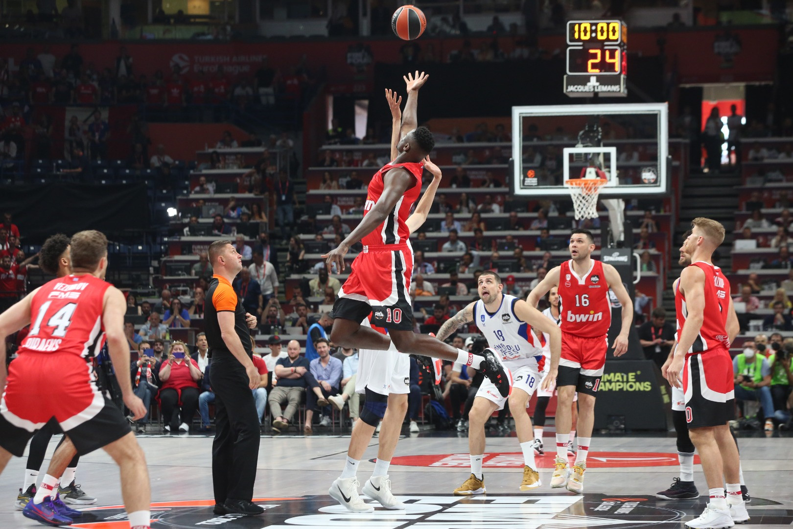 İşte Anadolu Efes'in tarih yazdığı maçın öyküsü - Resim: 13