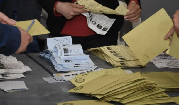 Saray’da kapıları sert şekilde kapattıran sonuçlar. Kara haber bu sefer son seçimleri nokta atışı bilen anket şirketinden geldi - Resim: 1