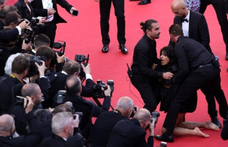 Cannes film festivaline'de çıplak protesto: Bize tecavüz etmeyi bırakın - Resim: 8