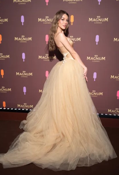 Dilan Çiçek Deniz, Cannes'da onur konuğu oldu. Fotoğrafları ile sosyal medyayı salladı - Resim: 6