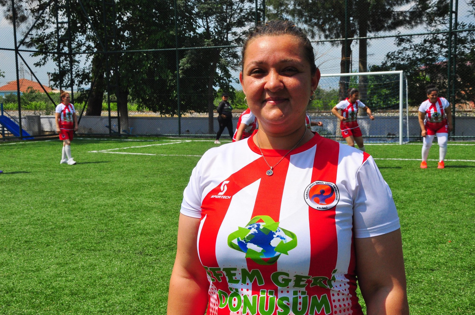 Gündüz üzüm bağında, akşam halı sahada - Resim: 14