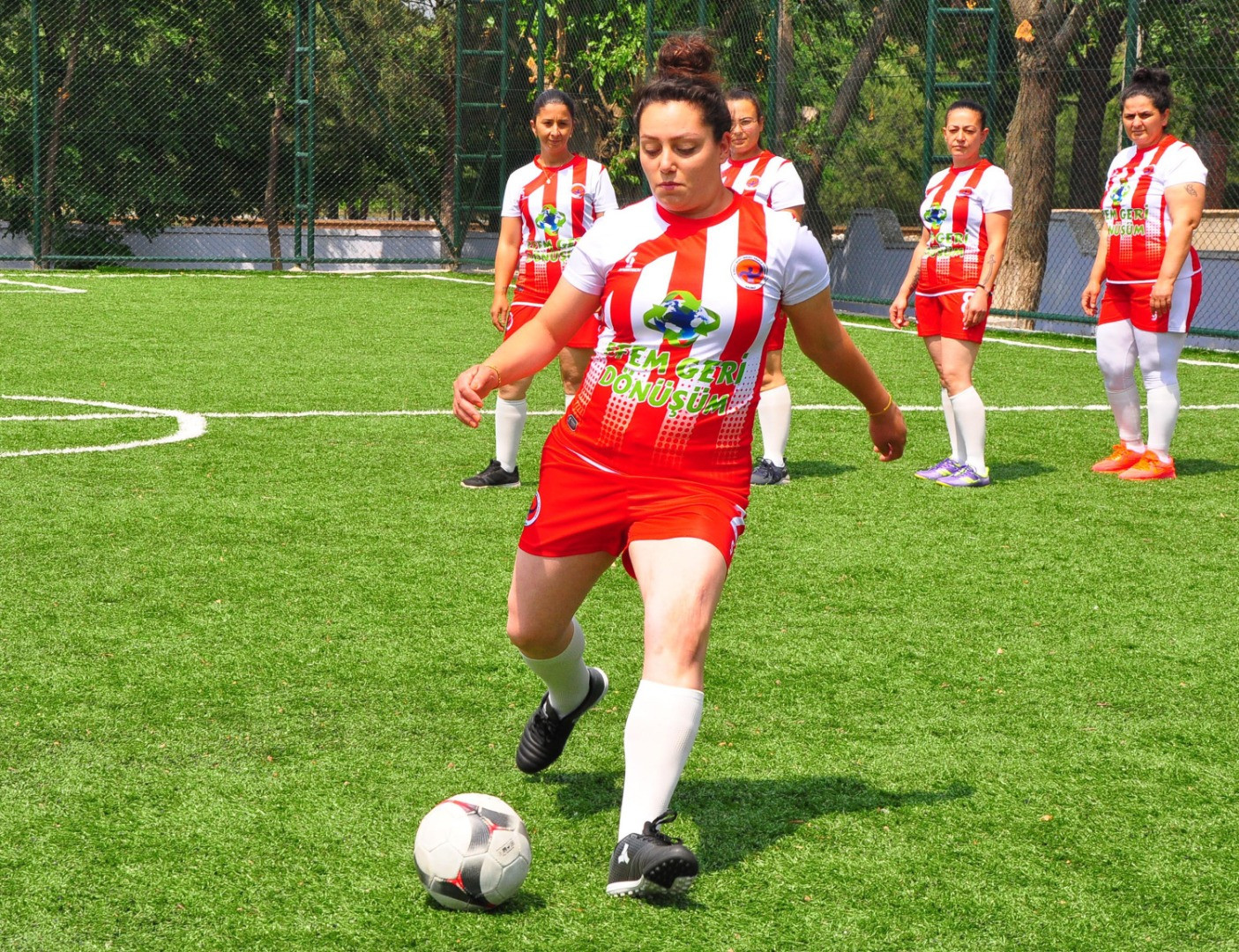 Gündüz üzüm bağında, akşam halı sahada - Resim: 10