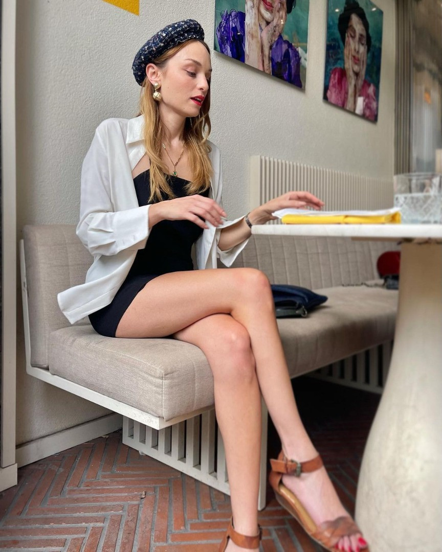 Nilperi Şahinkaya ten rengi bikinisiyle Cannes'ı salladı! Paylaşımına beğeni yağdı - Resim: 29