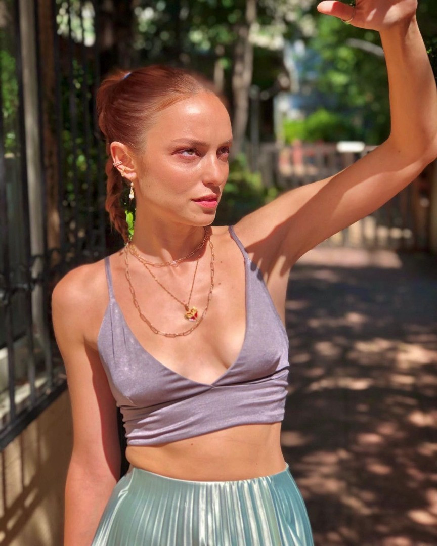 Nilperi Şahinkaya ten rengi bikinisiyle Cannes'ı salladı! Paylaşımına beğeni yağdı - Resim: 19