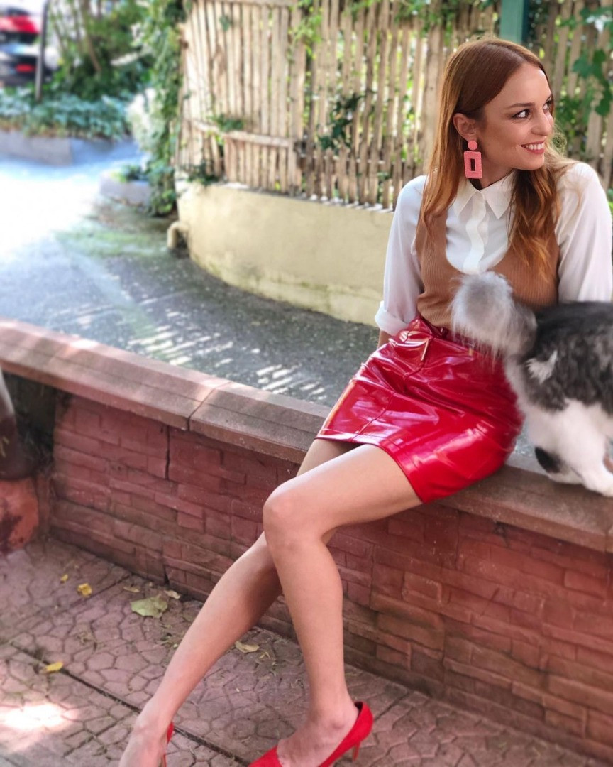 Nilperi Şahinkaya ten rengi bikinisiyle Cannes'ı salladı! Paylaşımına beğeni yağdı - Resim: 20