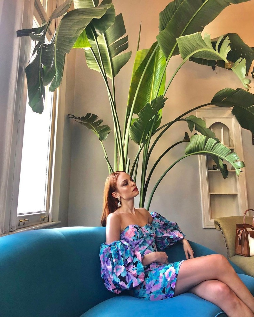 Nilperi Şahinkaya ten rengi bikinisiyle Cannes'ı salladı! Paylaşımına beğeni yağdı - Resim: 15