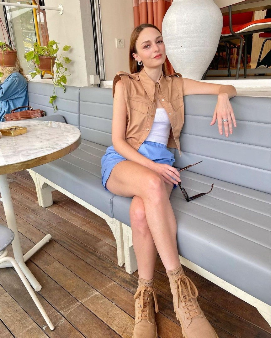 Nilperi Şahinkaya ten rengi bikinisiyle Cannes'ı salladı! Paylaşımına beğeni yağdı - Resim: 5