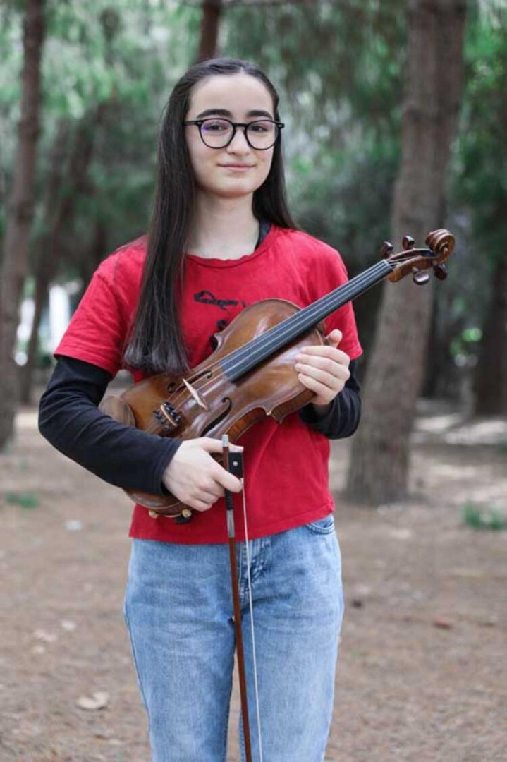 13 yaşındaki Cansu kemanıyla Guinness rekorlar kitabına girdi. 2 yıl boyunca öğretmeniyle hiçbir şekilde sözlü iletişim kurmamıştı - Resim: 10