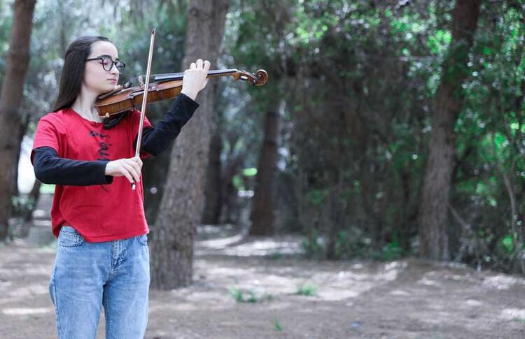 13 yaşındaki Cansu kemanıyla Guinness rekorlar kitabına girdi. 2 yıl boyunca öğretmeniyle hiçbir şekilde sözlü iletişim kurmamıştı - Resim: 8
