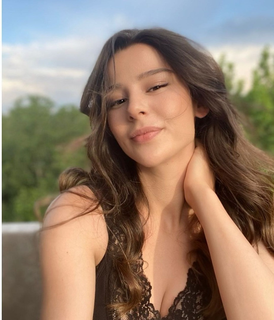 Ünlü oyuncu Eda Elif Başlamışlı’nın sapık komşusu başına bela oldu! Uygunsuz fotoğraflarını… - Resim: 8