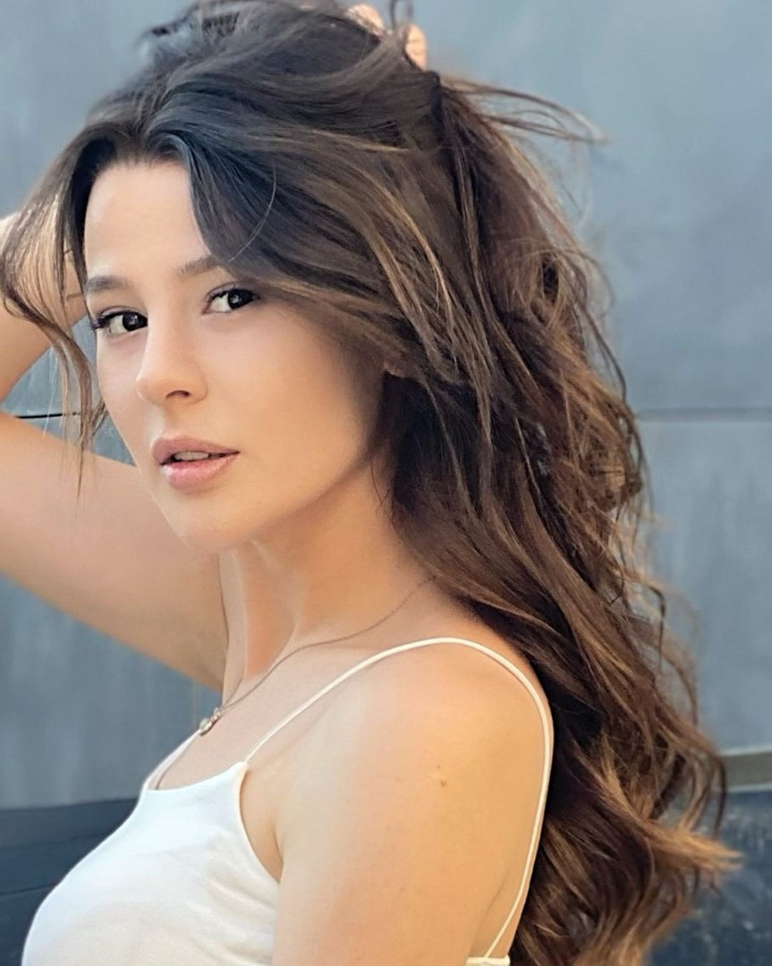 Ünlü oyuncu Eda Elif Başlamışlı’nın sapık komşusu başına bela oldu! Uygunsuz fotoğraflarını… - Resim: 6