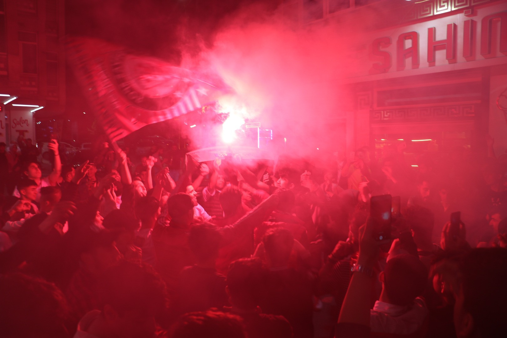 Sivas’ta kupa sevinci sürüyor. Kutlamaya kangal köpeği damga vurdu - Resim: 5