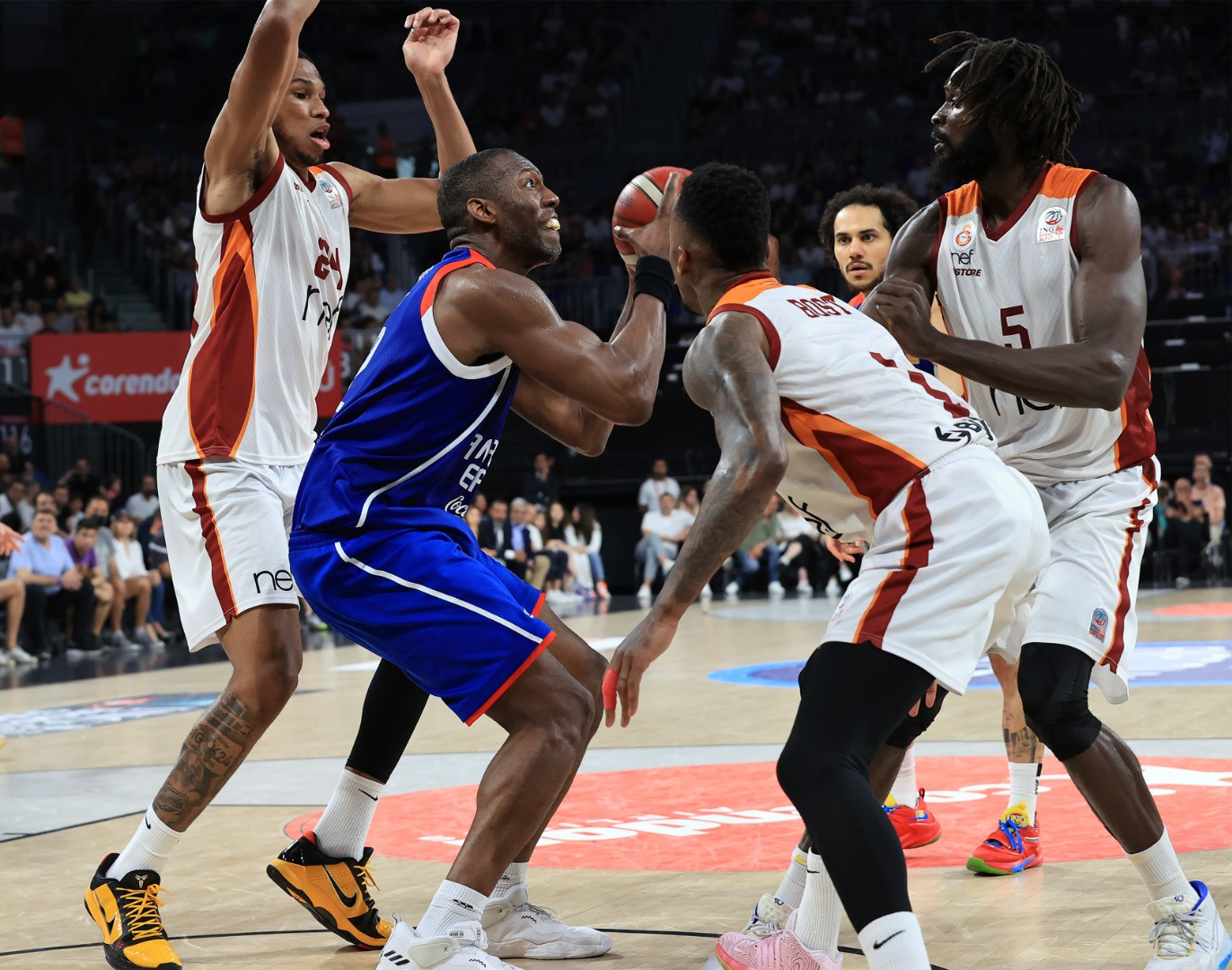 Anadolu Efes, Galatasaray Nef'i yendi, seriyi eşitledi - Resim: 16