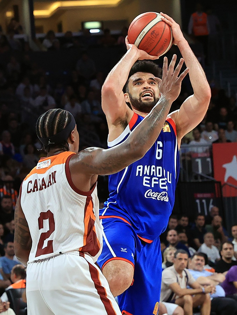 Anadolu Efes, Galatasaray Nef'i yendi, seriyi eşitledi - Resim: 1