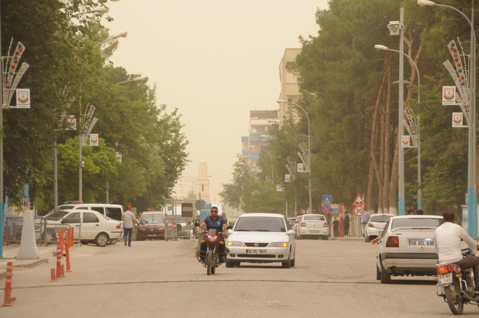Şanlıurfa’da göz gözü görmedi. Toz bulutu her yeri kapladı - Resim: 3