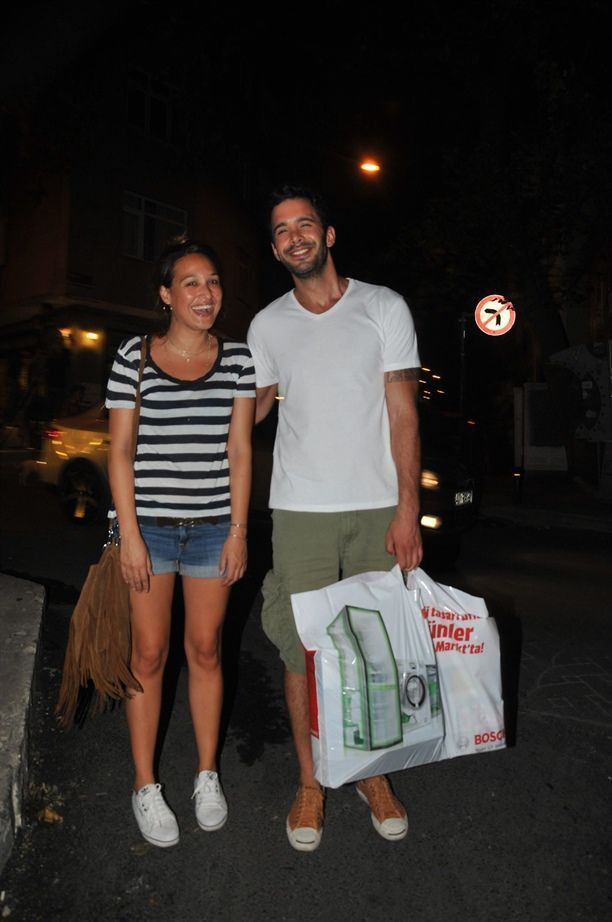 Gupse Özay'la bebek bekleyen Barış Arduç sosyal medyayı salladı: Babaların en yakışıklısı gelmiş - Resim: 7