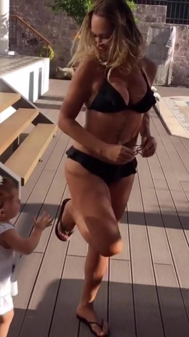 Hülya Avşar yıllar sonra bikinili yakalandı - Resim: 9