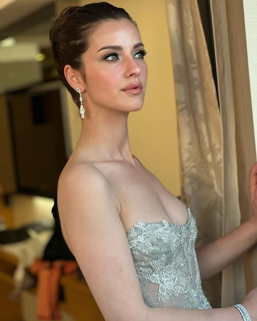 İrem Helvacıoğlu plajda aşka geldi! Sevgilisini öpmeye doyamadı - Resim: 14