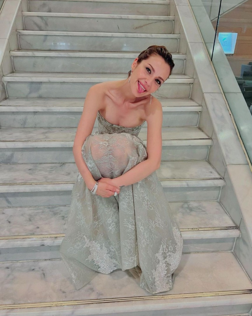 İrem Helvacıoğlu plajda aşka geldi! Sevgilisini öpmeye doyamadı - Resim: 15