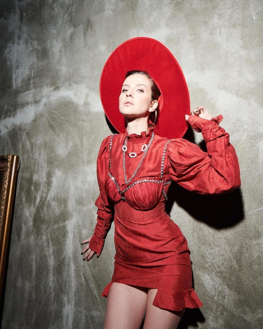 İrem Helvacıoğlu plajda aşka geldi! Sevgilisini öpmeye doyamadı - Resim: 10