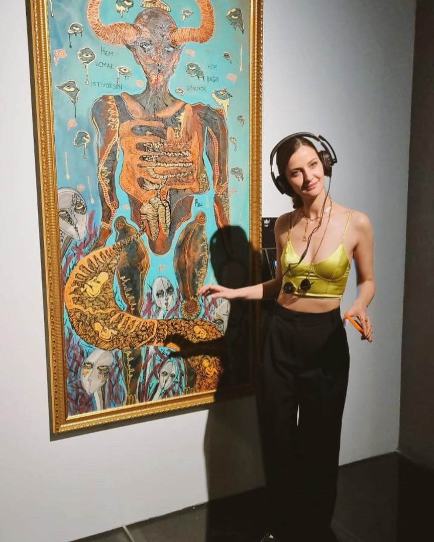 İrem Helvacıoğlu plajda aşka geldi! Sevgilisini öpmeye doyamadı - Resim: 12