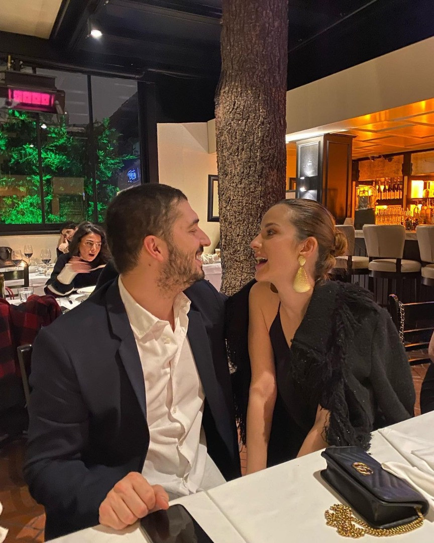 İrem Helvacıoğlu plajda aşka geldi! Sevgilisini öpmeye doyamadı - Resim: 1