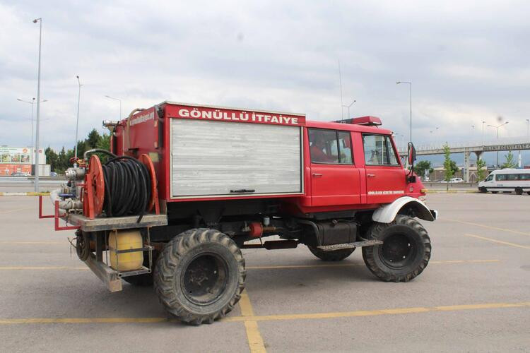 Gönüllü itfaiyeci! Türkiye’de o araca sahip tek kişi… - Resim: 2