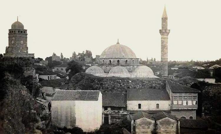 Saat Kulesi’nin 1 değil 4 saatinin çalındığı ortaya çıktı. Elmas hırsızları gibi yerine sahtesini takmışlar. Sülün Osman mezarında ters takla attı - Resim: 2