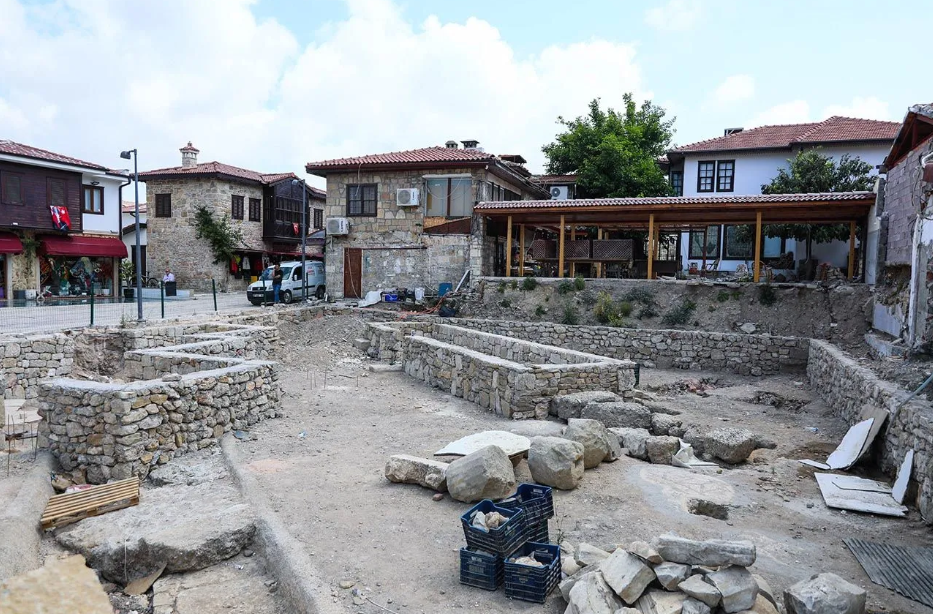 Müthiş keşif kaçak yapıların altından fışkırdı - Resim: 6