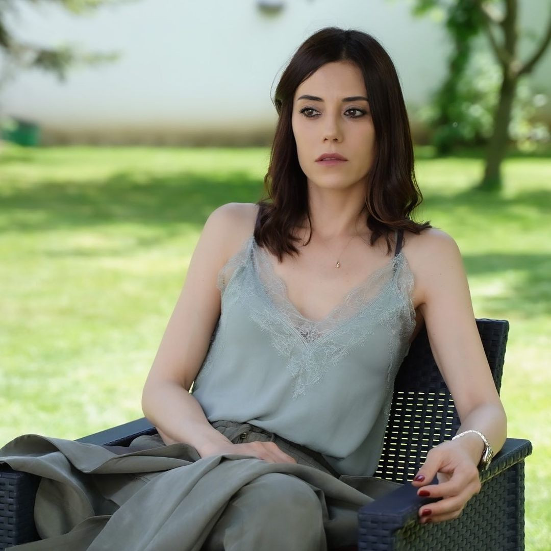 41 yaşındaki Cansu Dere'den bikini şov! Gençlere taş çıkardı - Resim: 28