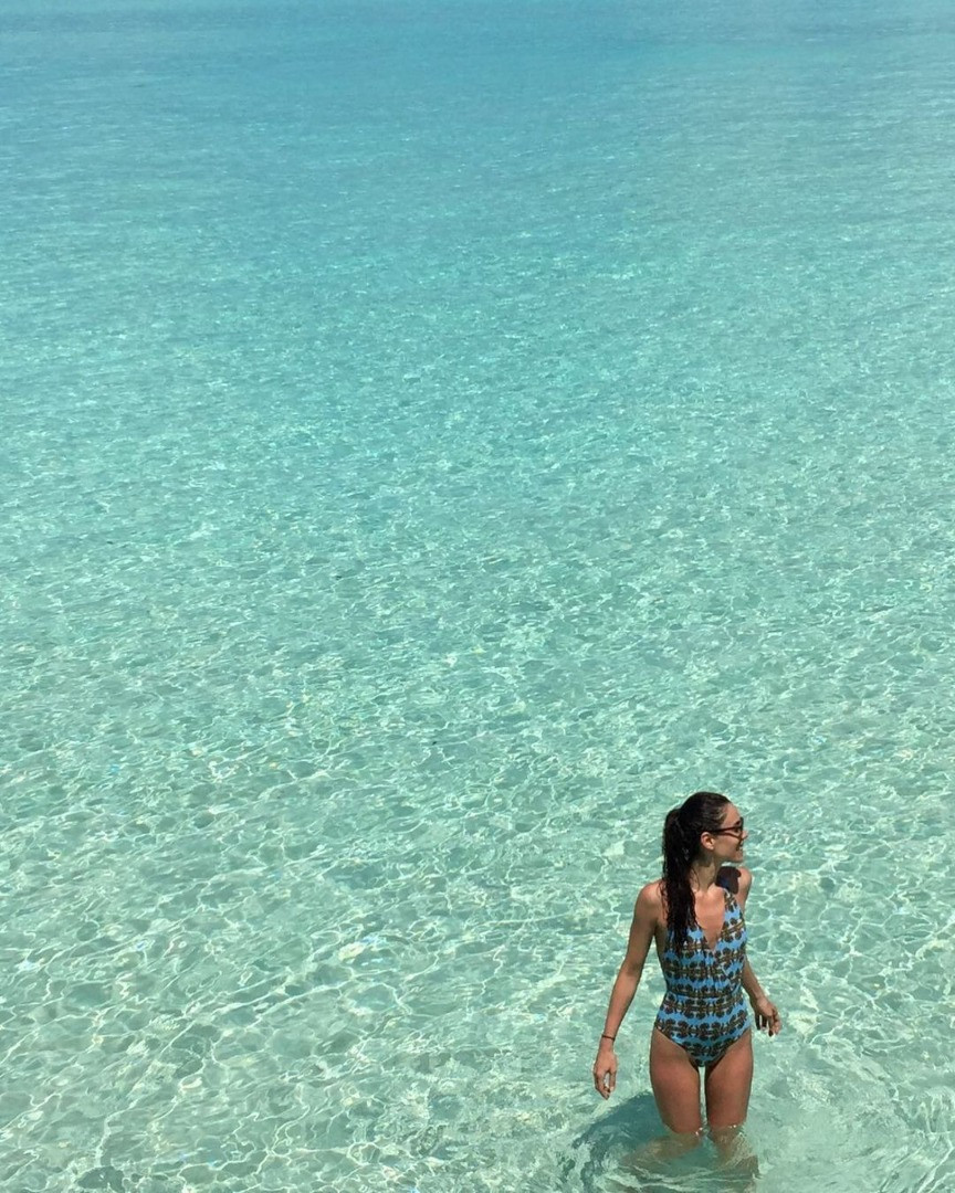 41 yaşındaki Cansu Dere'den bikini şov! Gençlere taş çıkardı - Resim: 31