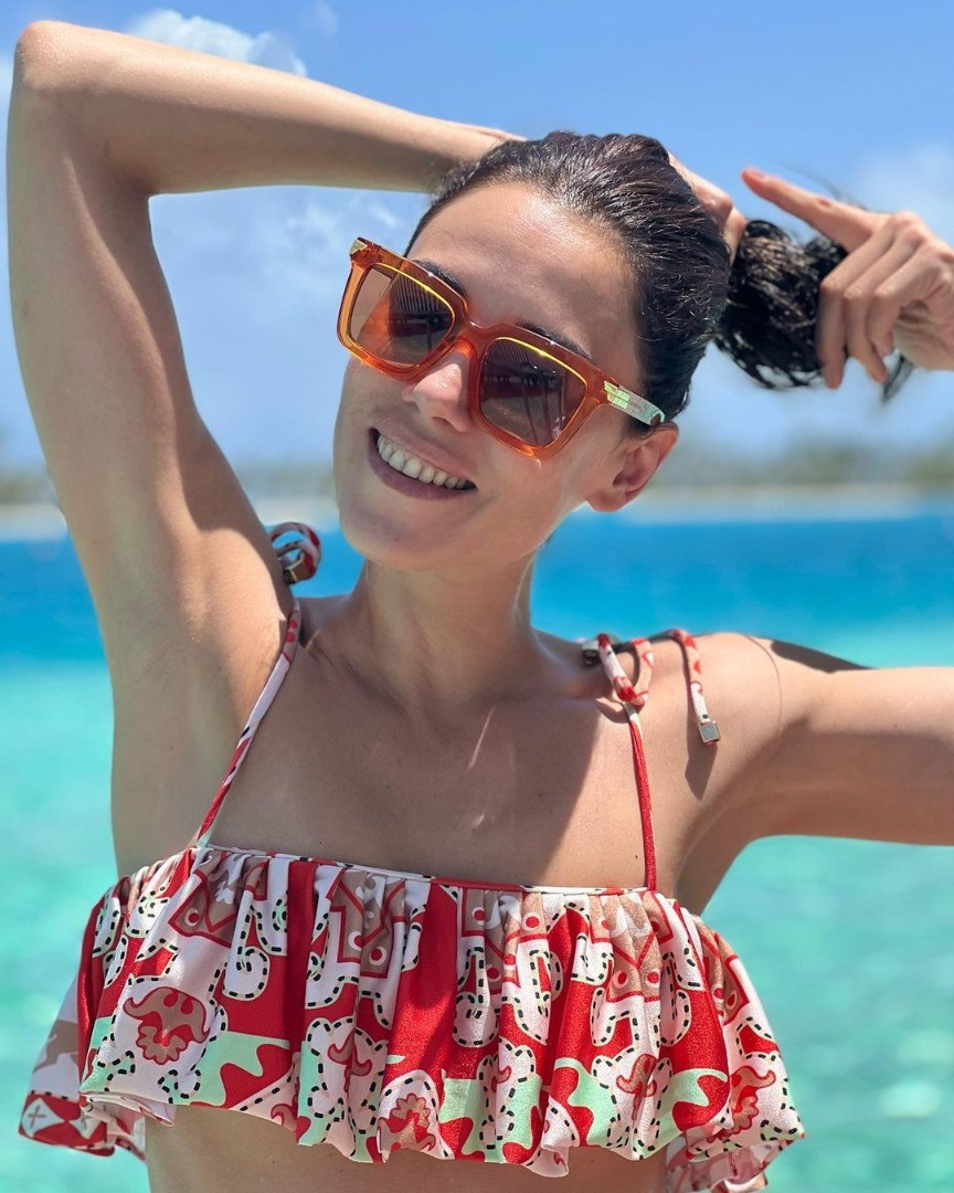 41 yaşındaki Cansu Dere'den bikini şov! Gençlere taş çıkardı - Resim: 12