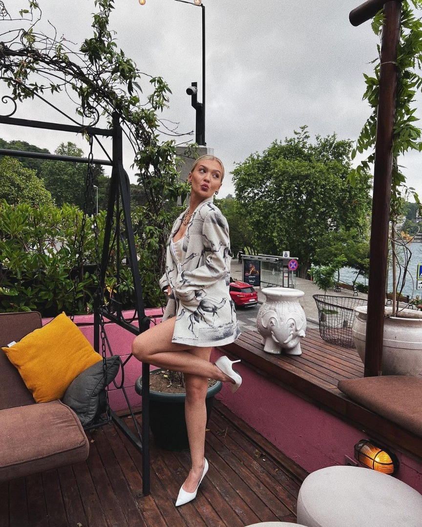 Melisa Döngel bikinisiyle havuzda kalça dansı yaptı! - Resim: 31