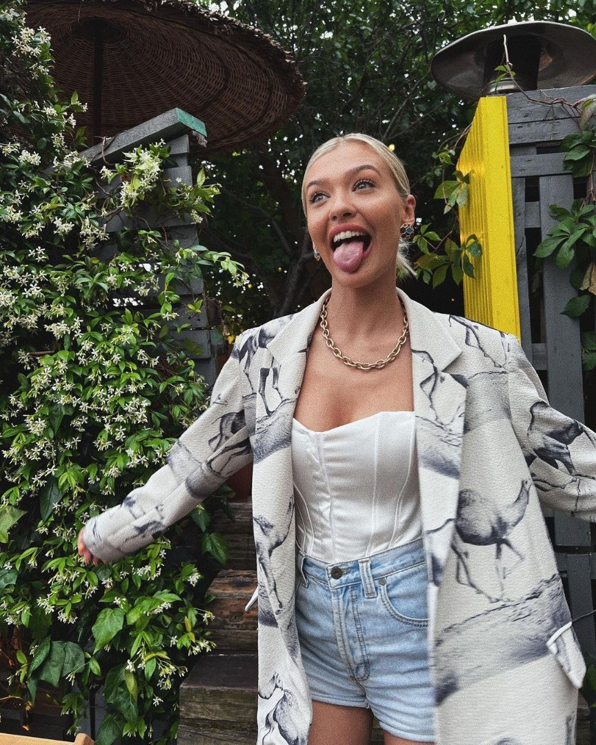 Melisa Döngel bikinisiyle havuzda kalça dansı yaptı! - Resim: 32