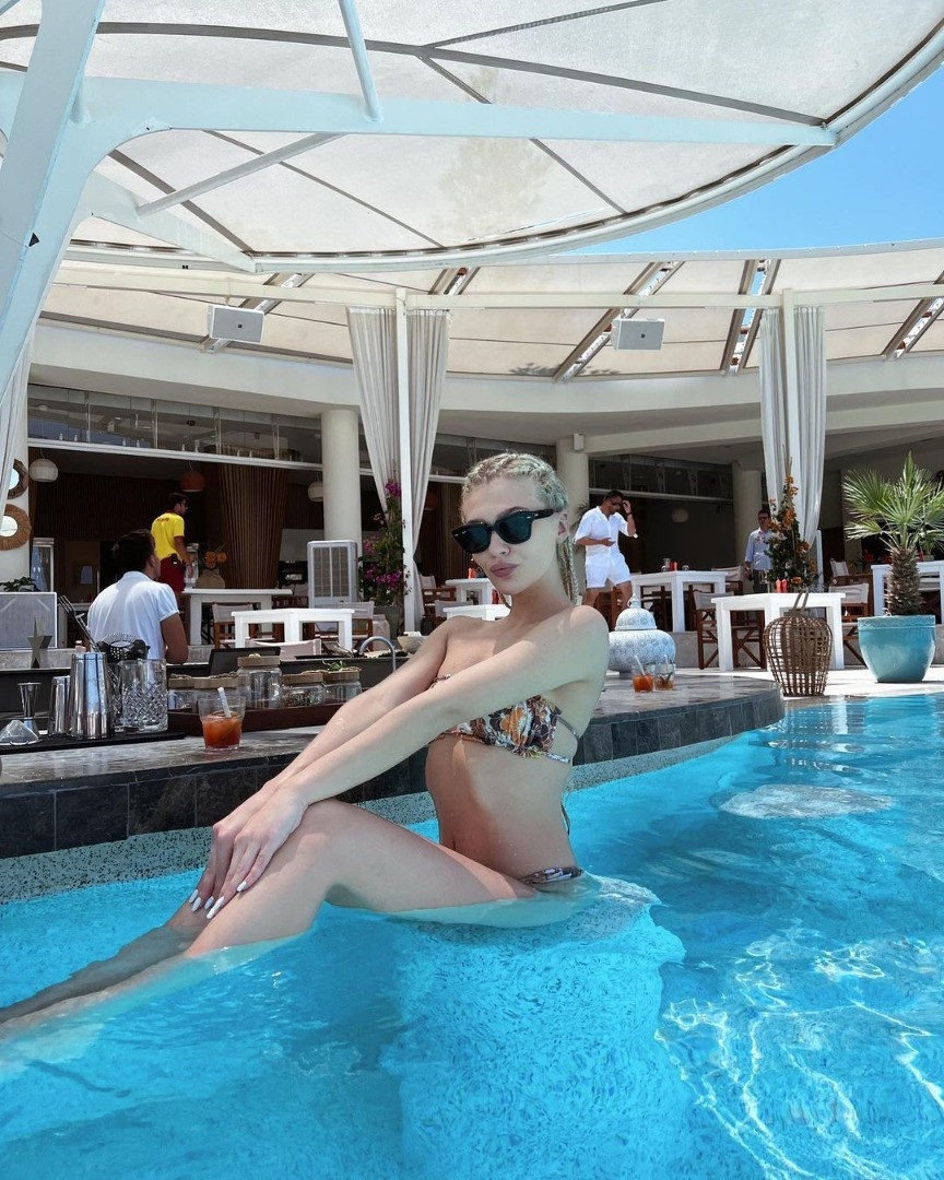 Melisa Döngel bikinisiyle havuzda kalça dansı yaptı! - Resim: 3