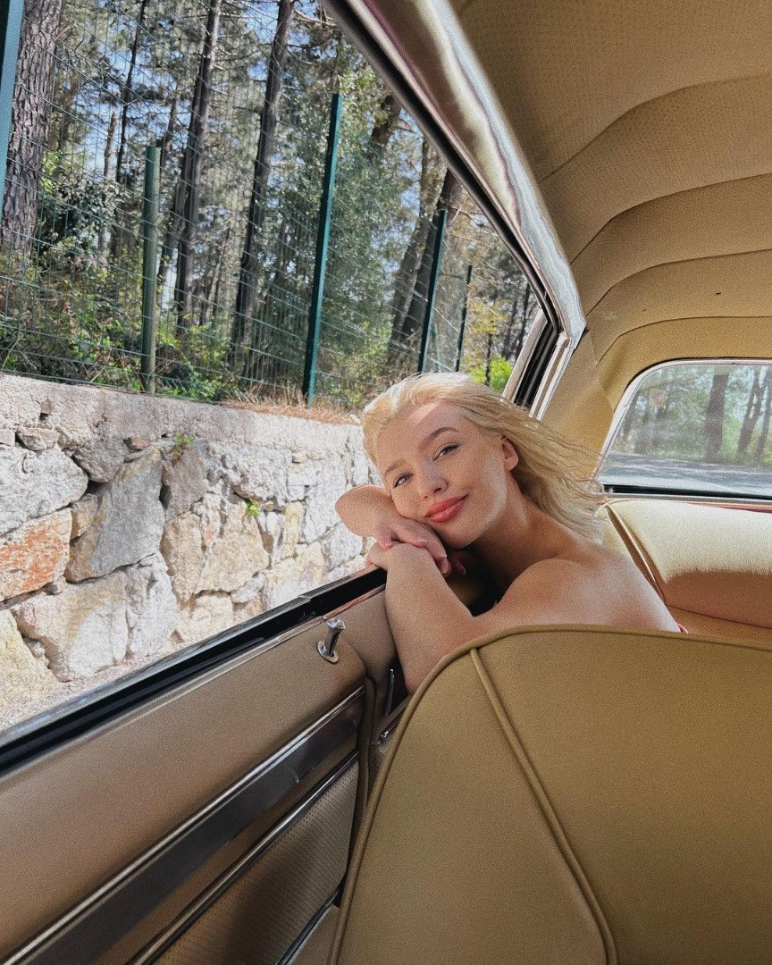 Melisa Döngel bikinisiyle havuzda kalça dansı yaptı! - Resim: 20