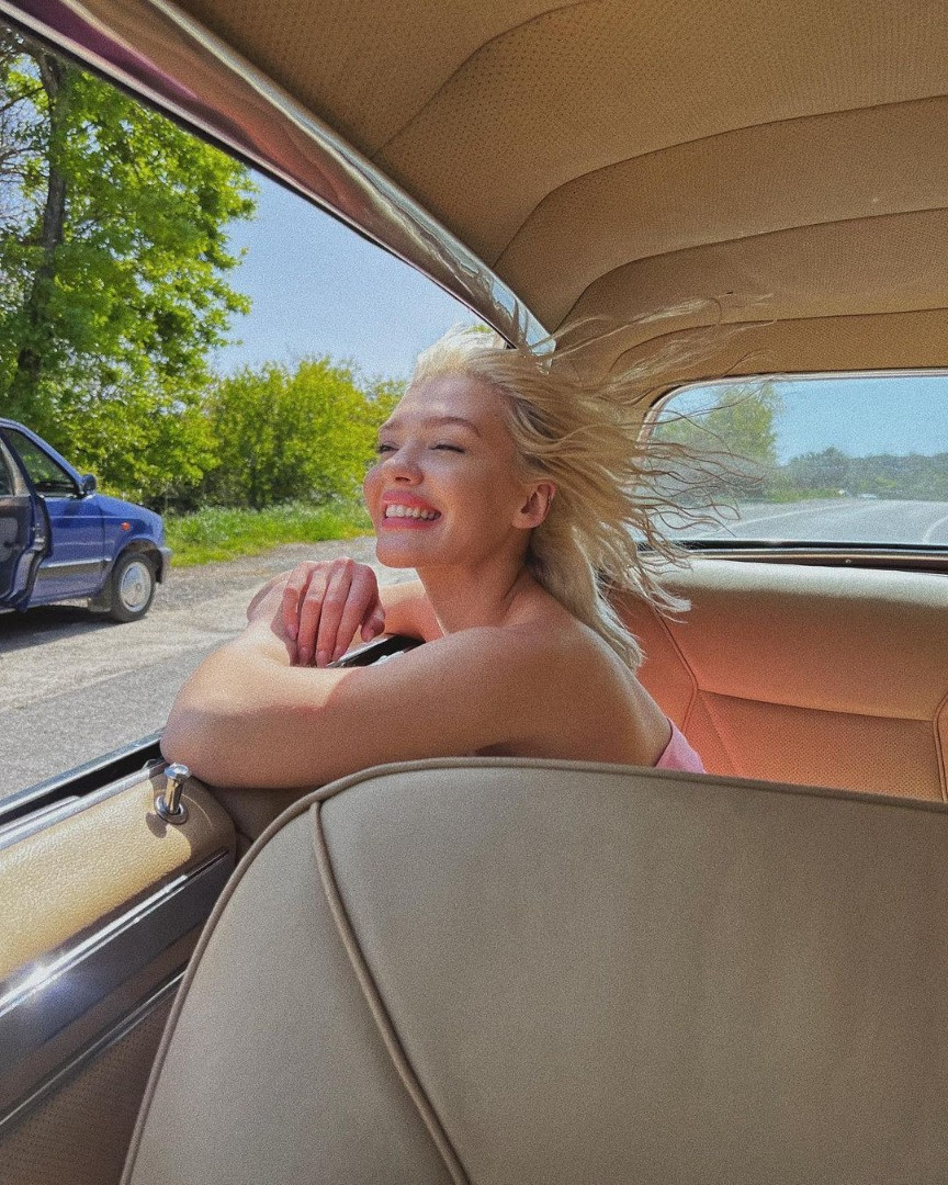 Melisa Döngel bikinisiyle havuzda kalça dansı yaptı! - Resim: 17