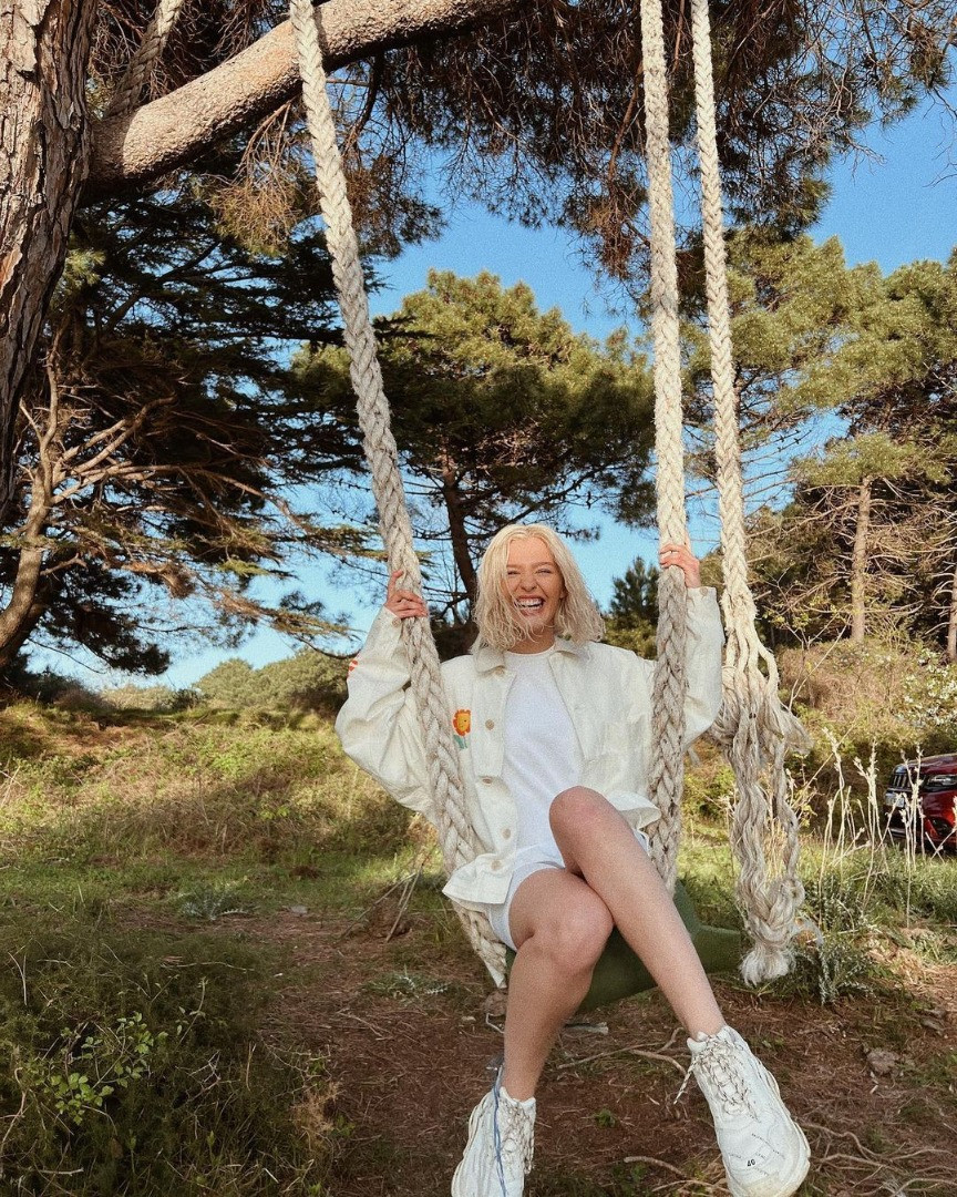 Melisa Döngel bikinisiyle havuzda kalça dansı yaptı! - Resim: 27