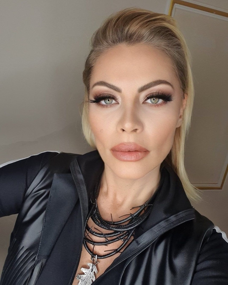 Seray Sever'den ikizleriyle ilk poz! Maşallah biblo gibiler - Resim: 1