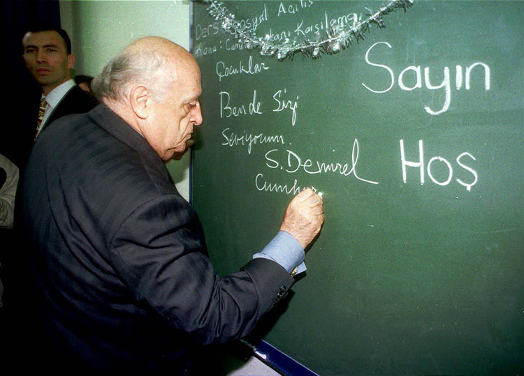 Binaenaleyh mekanın cennet olsun. Isparta'nın köyünden çıktı, Türkiye Cumhuriyeti'nin Cumhurbaşkanı oldu. Her şeyi Atatürk'e borçlu olduğunu biliyordu - Resim: 15