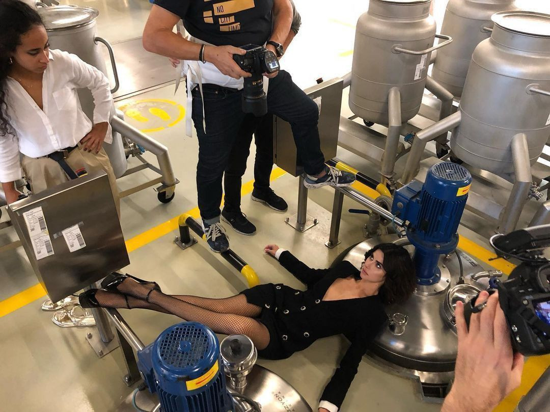 Nesrin Cavadzade sezonu Bakü'de açtı! Fit vücuduyla gençlere taş çıkardı - Resim: 14