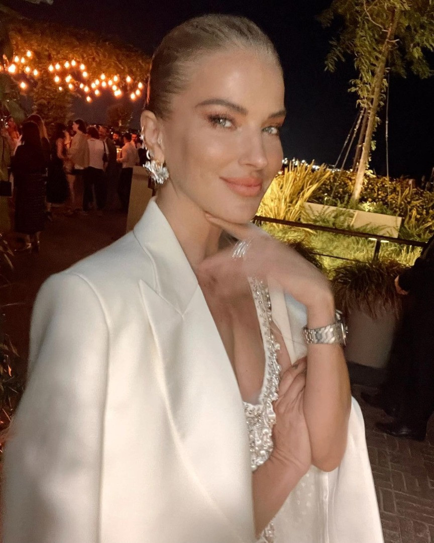 Burcu Esmersoy yeni fotoğraflarını yayınladı. 40 yaşındaki güzelin yatak odasındaki videosu ise nefesleri kesti - Resim: 18