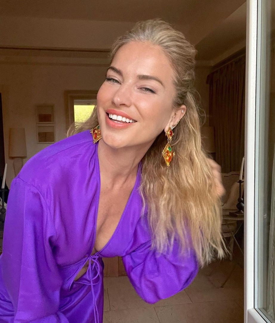 Burcu Esmersoy yeni fotoğraflarını yayınladı. 40 yaşındaki güzelin yatak odasındaki videosu ise nefesleri kesti - Resim: 8