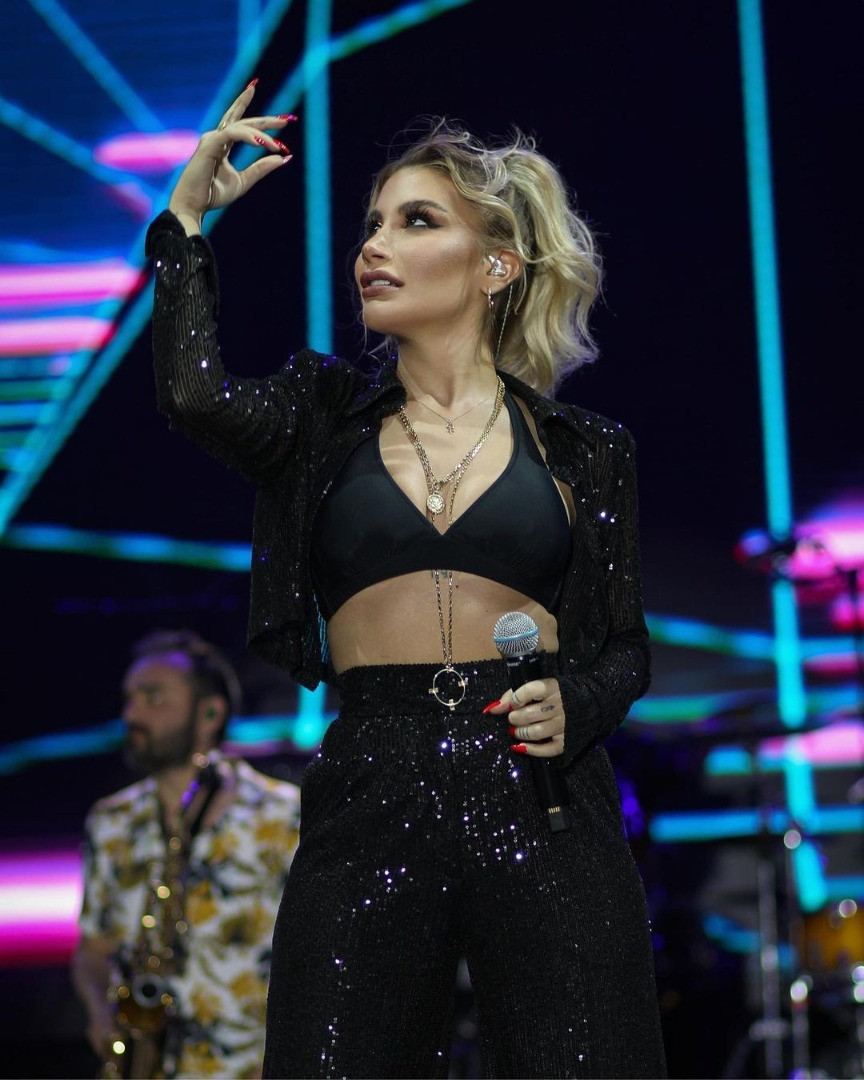 İrem Derici 'Ayağını öpsem...' diyen takipçisine verdiği cevapla olay oldu - Resim: 15