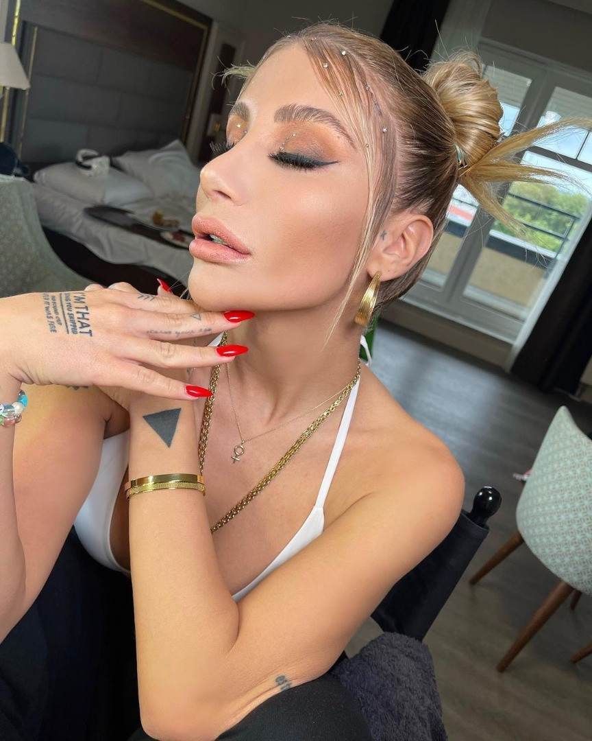 İrem Derici 'Ayağını öpsem...' diyen takipçisine verdiği cevapla olay oldu - Resim: 16